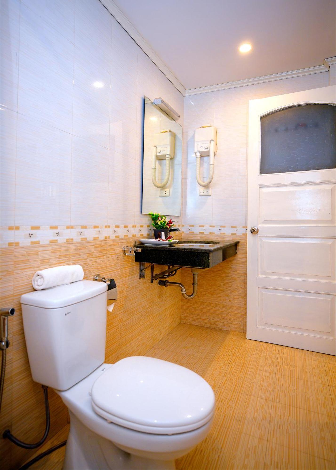 Royal Hotel Ha Noi Hanoï Extérieur photo